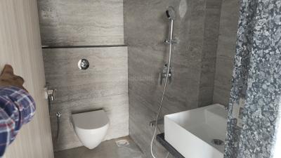 Bathroom Image of 550 Sq.ft 1 BHK Apartment / Flat for sale in Paradigm Antalya, Jogeshwari West Mumbai for Rs. 12000000