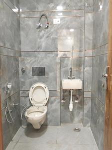 Common Bathroom Image of 630 Sq.ft 3 BHK Builder Floor for sale in Shastri Nagar New Delhi for Rs. 7500000