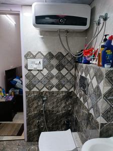 Bathroom Image of 650 Sq.ft 1 BHK Independent House for rent in Sector 27 Noida for Rs. 25000