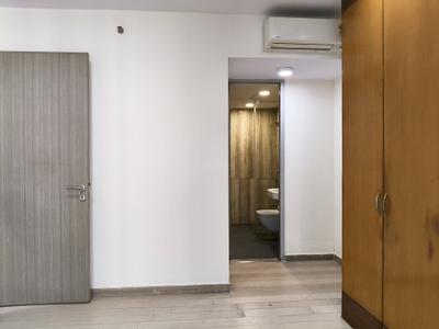 Bedroom Image of 2000 Sq.ft 3.5 BHK Apartment / Flat for rent in Monte South, Byculla Mumbai for Rs. 260000