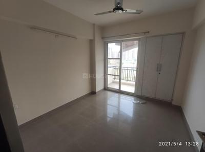 Bedroom Image of 1125 Sq.ft 2.5 BHK Apartment / Flat for rent in Sethi Max Royal, Sector 76 Noida for Rs. 29000