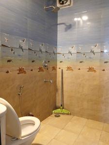 Common Bathroom Image of 900 Sq.ft 2 BHK Apartment / Flat for sale in Civil Lines Gurgaon for Rs. 7000000