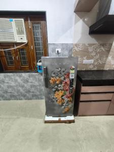 Kitchen Image of 350 Sq.ft 1 RK Studio for rent in Sarita Vihar New Delhi for Rs. 25000