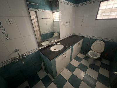 Bathroom Image of 4400 Sq.ft 4 BHK Villa for rent in Vasantha Valley, Kondapur Hyderabad for Rs. 111000