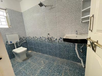 Bathroom Image of 980 Sq.ft 3 BHK Apartment / Flat for rent in Harshit Lifestyle, Ayodhya Bypass Bhopal for Rs. 16600