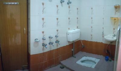 Bathroom Image of 900 Sq.ft 2 BHK Builder Floor for rent in Amrai Gaon Lucknow for Rs. 9000