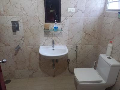 Bathroom Image of 2100 Sq.ft 4 BHK Apartment / Flat for rent in Anna Nagar Chennai for Rs. 125000