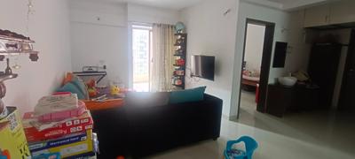 Living Room Image of 1150 Sq.ft 2 BHK Apartment / Flat for rent in Alcon Renaissant, Kharadi Pune for Rs. 38000