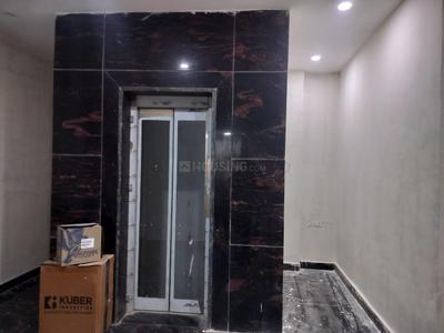 Bathroom Image of 900 Sq.ft 2 BHK Independent House for rent in Ramesh Nagar New Delhi for Rs. 36000