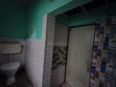 Bathroom Image of 850 Sq.ft 2 BHK Independent House for rent in Dhakuria Kolkata for Rs. 9000