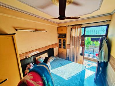 Bedroom Image of 900 Sq.ft 3 BHK Apartment / Flat for sale in  RWA Dilshad Colony Block E Markets WA, Dilshad Garden New Delhi for Rs. 6500000