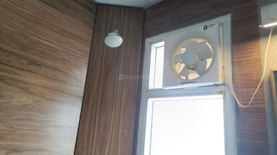 Bathroom Image of 613 Sq.ft 1 RK Apartment / Flat for rent in Purvanchal Royal City Phase 2, Chi V Greater Noida for Rs. 28000