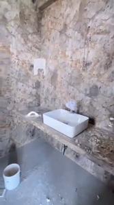Bathroom Image of 3000 Sq.ft 5 BHK Apartment / Flat for rent in Andheri West Mumbai for Rs. 550000