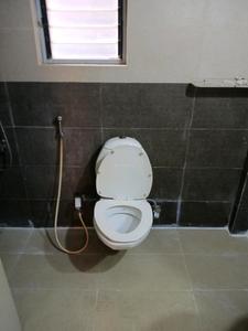 Common Bathroom Image of 1615 Sq.ft 2 BHK Apartment / Flat for rent in Cuffe Parade Mumbai for Rs. 275000
