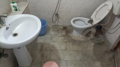 Image of 1600 Sq.ft 3 BHK Apartment / Flat for rent in Husainganj, Lucknow for Rs. 43000