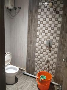 Bathroom Image of 1800 Sq.ft 4 BHK Independent House for rent in Choolaimedu Chennai for Rs. 50000