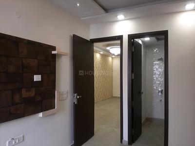 Bedroom Image of 850 Sq.ft 2 BHK Builder Floor for sale in Shalimar Bagh New Delhi for Rs. 11000000