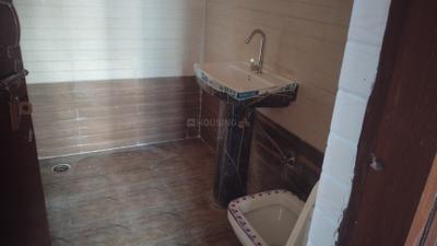 Bathroom Image of 650 Sq.ft 1 BHK Apartment / Flat for rent in Shiv Homes 1, Noida Extension Greater Noida for Rs. 9000