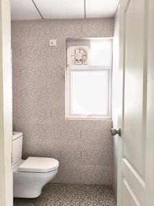 Common Bathroom Image of 1900 Sq.ft 3 BHK Apartment / Flat for rent in Shree Vardhman Victoria, Sector 70 Gurgaon for Rs. 49800