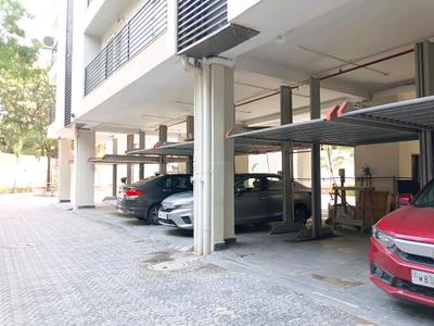 Car Garage Image of 2800 Sq.ft 4 BHK Apartment / Flat for sale in Ballygunge Kolkata for Rs. 42500000