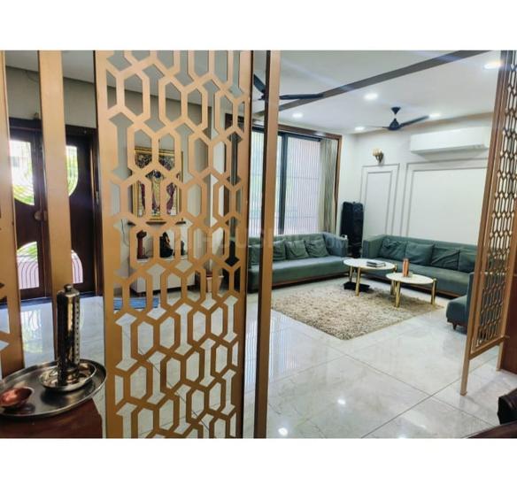 5 bhk bunglow Main Image 1