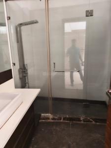 Bathroom Image of 2300 Sq.ft 3 BHK Builder Floor for rent in  RWA Defence Colony Block A, Defence Colony New Delhi for Rs. 255000