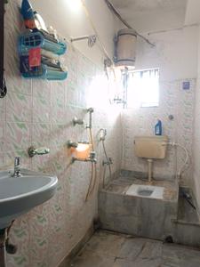 Common Bathroom Two Image of 1250 Sq.ft 4 BHK Apartment / Flat for sale in Khidirpur Kolkata for Rs. 17000000