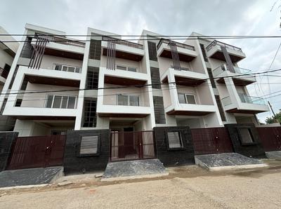 Building Image of 2700 Sq.ft 4 BHK Independent House for sale in Chitaipur Varanasi for Rs. 14000000