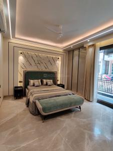 Bedroom Image of 2250 Sq.ft 3 BHK Builder Floor for rent in Pitampura New Delhi for Rs. 70000