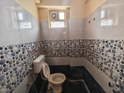 Bathroom Image of 1750 Sq.ft 3 BHK Apartment / Flat for rent in Pothinamallayya Palem Visakhapatnam for Rs. 15000