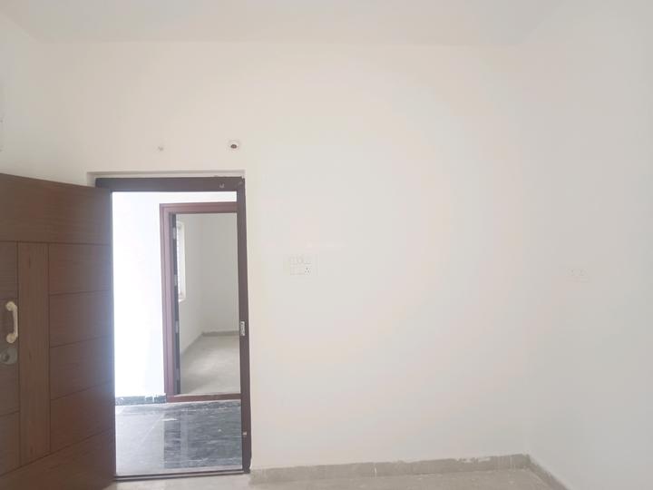 Hallmark Skyrena Main Image 1