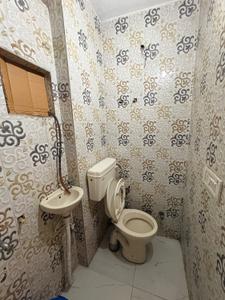 Bathroom Image of 360 Sq.ft 1 RK Apartment / Flat for rent in Rajouri Garden New Delhi for Rs. 13500
