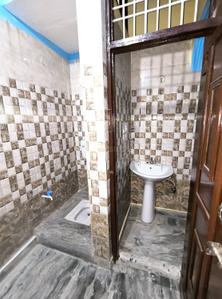 Bathroom Image of 2000 Sq.ft 3 BHK Independent House for rent in Kamla Nagar Rohtak for Rs. 9000
