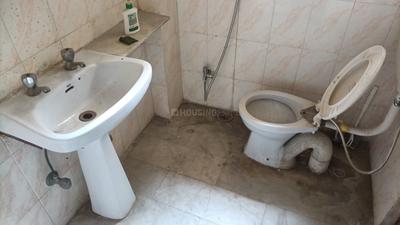 Image of 1600 Sq.ft 3 BHK Apartment / Flat for rent in Husainganj, Lucknow for Rs. 43000