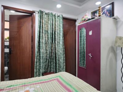 Bedroom Image of 1000 Sq.ft 3 BHK Apartment / Flat for sale in Sun View Apartment, Chhattarpur New Delhi for Rs. 6700000
