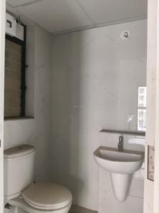 Common Bathroom Image of 705 Sq.ft 1.5 BHK Apartment / Flat for rent in Runwal Gardens Phase I, Dombivli East Thane for Rs. 14999
