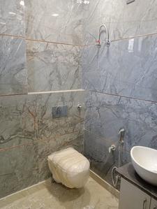 Bathroom Image of 850 Sq.ft 2 BHK Builder Floor for sale in Shalimar Bagh New Delhi for Rs. 11000000