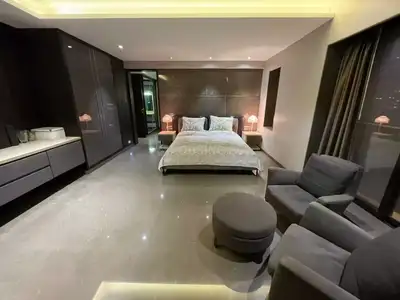6 BHK Flat