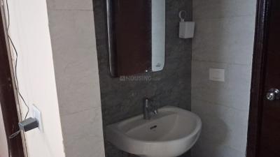 Bathroom Image of 585 Sq.ft 1 BHK Apartment / Flat for rent in Amrapali Dream Valley 2, Noida Extension Greater Noida for Rs. 16500