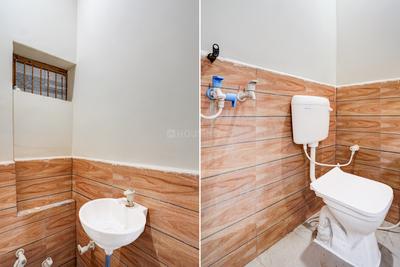 Bathroom Image of OYO Life Mathura Central Railway Junction in Dholi Pyau, Mathura