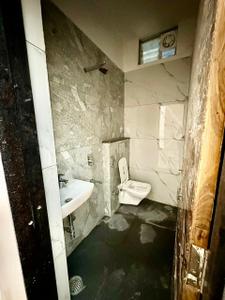 Bathroom Image of 750 Sq.ft 2 BHK Builder Floor for rent in Nipania Indore for Rs. 16000