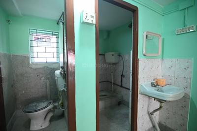 Bathroom Image of 700 Sq.ft 2 BHK Independent House for rent in Sealdah Kolkata for Rs. 18000