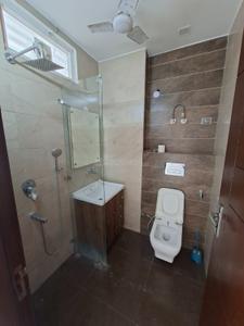 Bathroom Image of 900 Sq.ft 2 BHK Builder Floor for rent in Subhash Nagar New Delhi for Rs. 36000