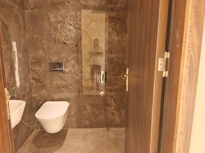 Bathroom Image of 1730 Sq.ft 3 BHK Apartment / Flat for sale in Shivaji Park Mumbai for Rs. 76000000