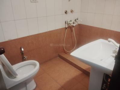 Bathroom Image of 1400 Sq.ft 2 BHK Builder Floor for rent in Chittaranjan Park New Delhi for Rs. 75000