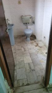 Bathroom Image of 925 Sq.ft 2 BHK Apartment / Flat for rent in Darshan Purwa Kanpur for Rs. 12000