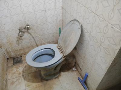 Bathroom Image of 700 Sq.ft 1 BHK Independent House for rent in Tarsali Vadodara for Rs. 12000