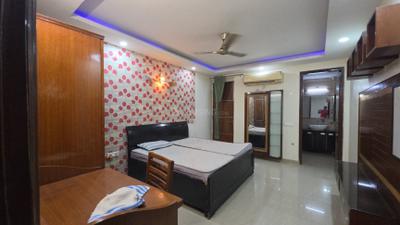 Bedroom Image of 1800 Sq.ft 3.5 BHK Builder Floor for rent in Freedom Fighters Enclave New Delhi for Rs. 75000