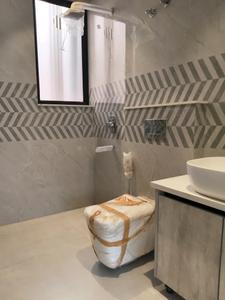 Common Bathroom Image of 1500 Sq.ft 2 BHK Builder Floor for rent in Palam Vihar Gurgaon for Rs. 28000