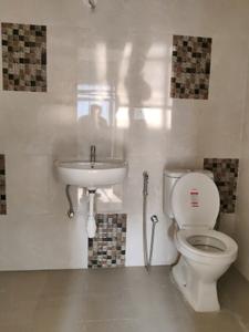 Common Bathroom Image of 560 Sq.ft 1 BHK Apartment / Flat for sale in Mahindra Happinest Kalyan, Bhiwandi Thane for Rs. 3850000